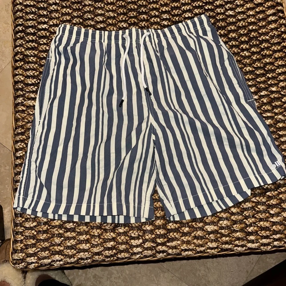 SOLID & STRIPED 7” Hybrid Swim Shorts  Blue (M6)